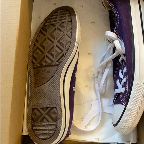 Purple converse - Picture 1 of 6